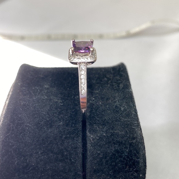 Beautiful purple and clear cubicle zirconia stone ring - Picture 8 of 12